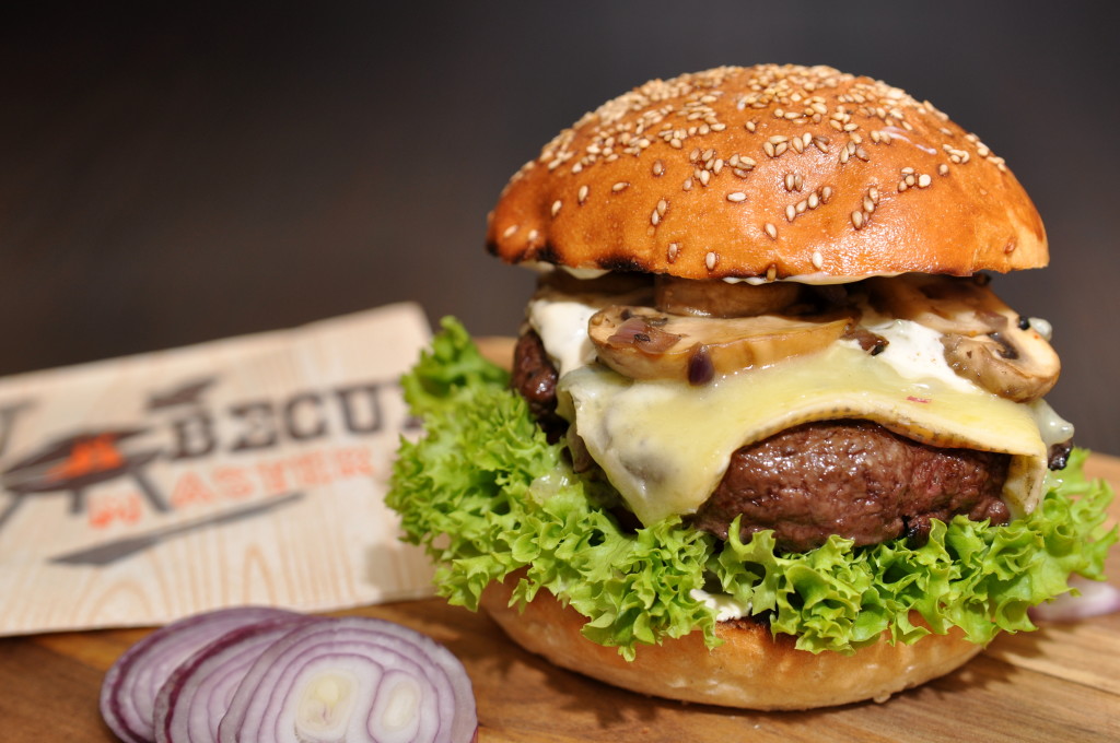 Trüffel Burger mit Blauschimmelkäse und Champignons – Grill Gewürze BBQ ...